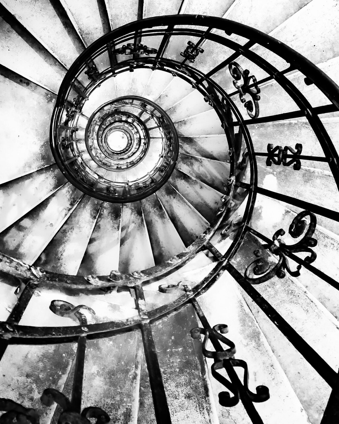 black and white street photography with iPhone no script